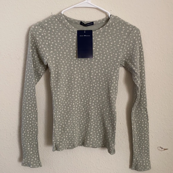 Brandy Melville green Tori floral thermal top - Picture 5 of 5